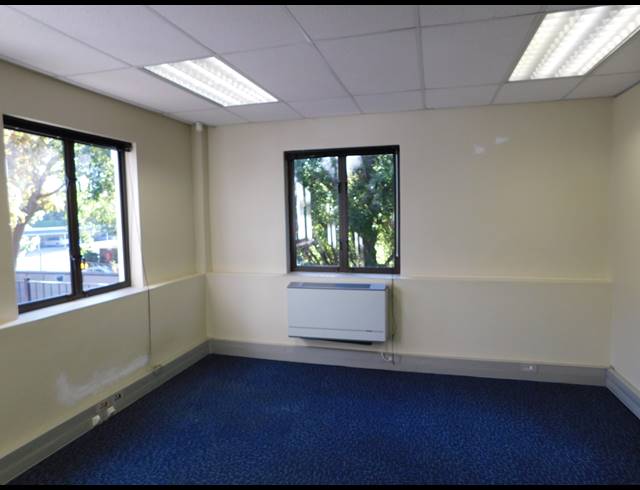 2,355M² OFFICE TO LET IN HYDE PARK